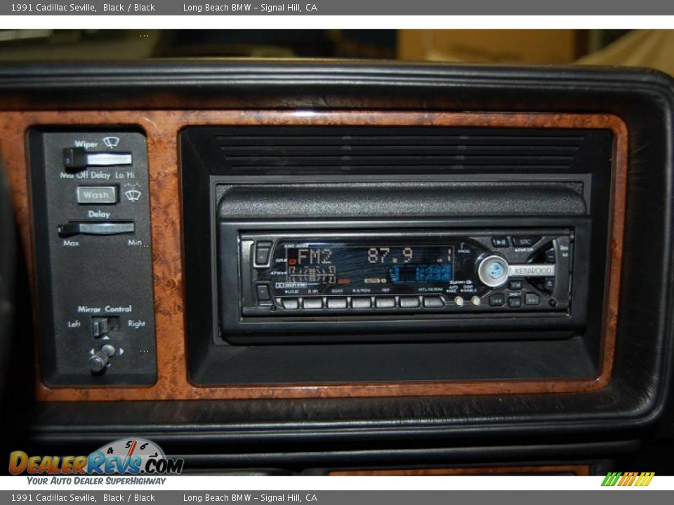 Controls of 1991 Cadillac Seville  Photo #29