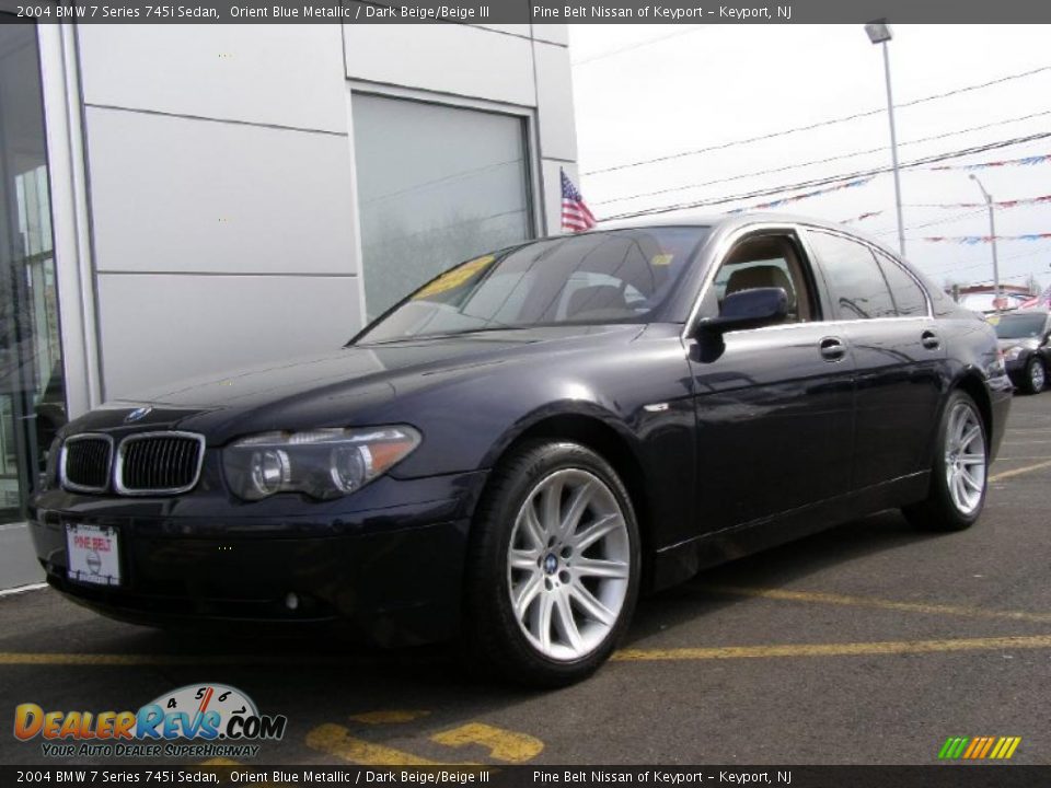 Front 3/4 View of 2004 BMW 7 Series 745i Sedan Photo #1