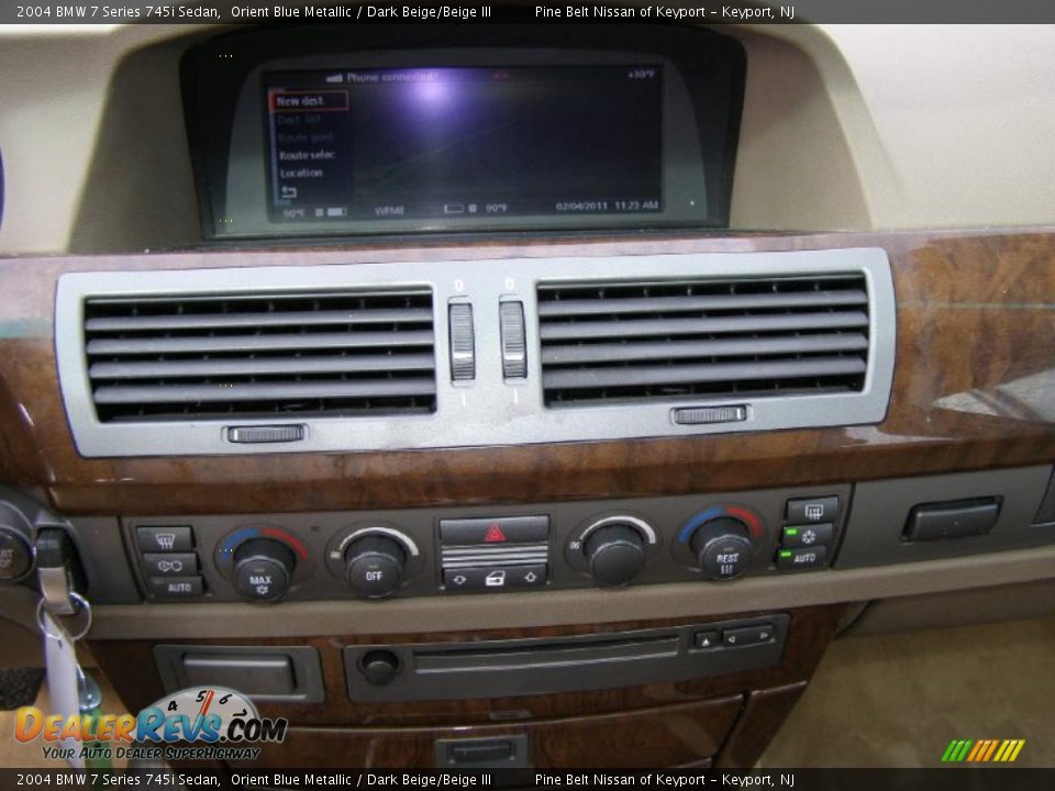 Controls of 2004 BMW 7 Series 745i Sedan Photo #9