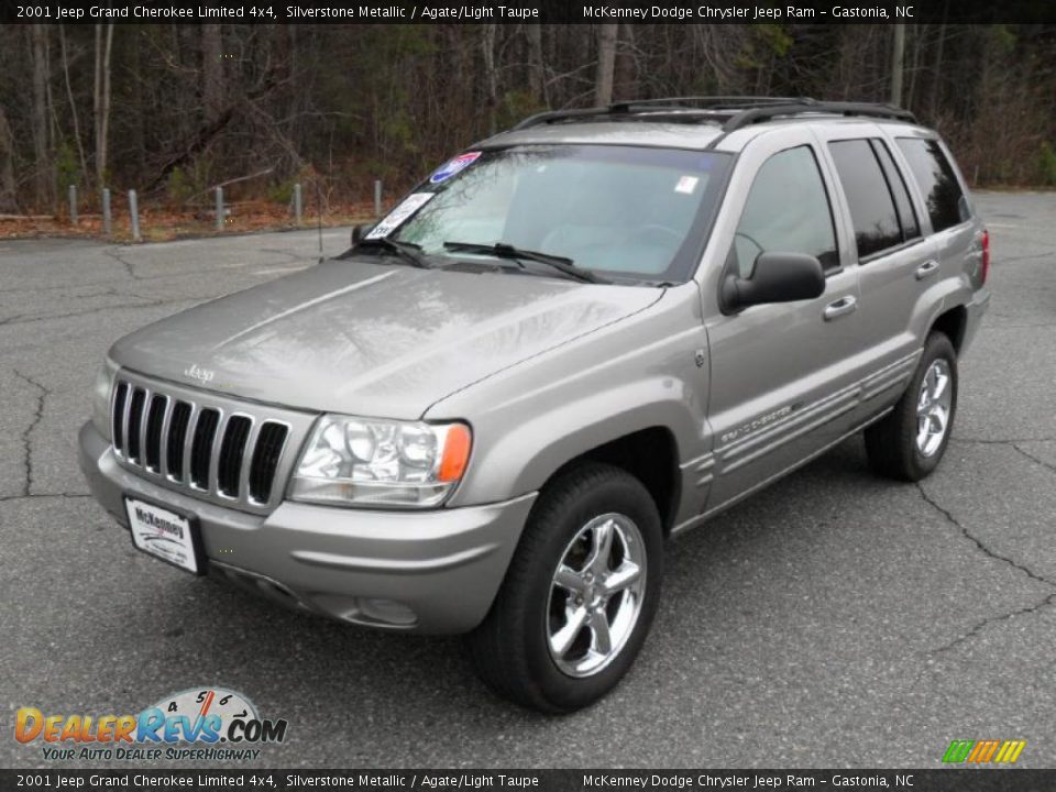 Front 3/4 View of 2001 Jeep Grand Cherokee Limited 4x4 Photo #1