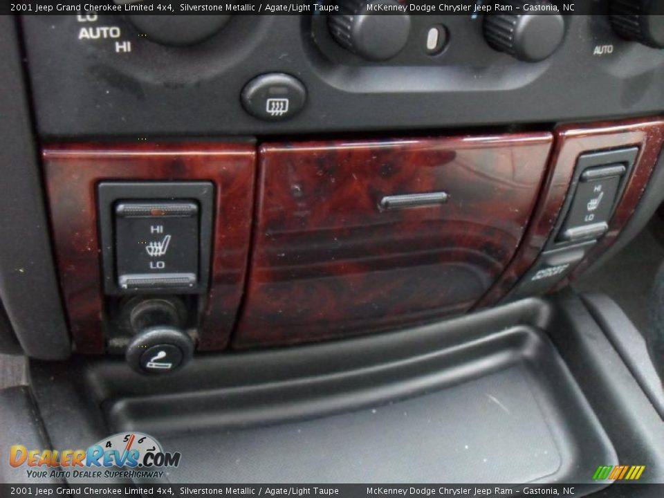 Controls of 2001 Jeep Grand Cherokee Limited 4x4 Photo #13