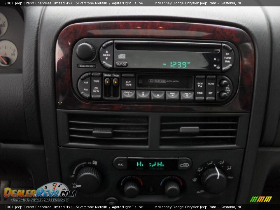 Controls of 2001 Jeep Grand Cherokee Limited 4x4 Photo #14