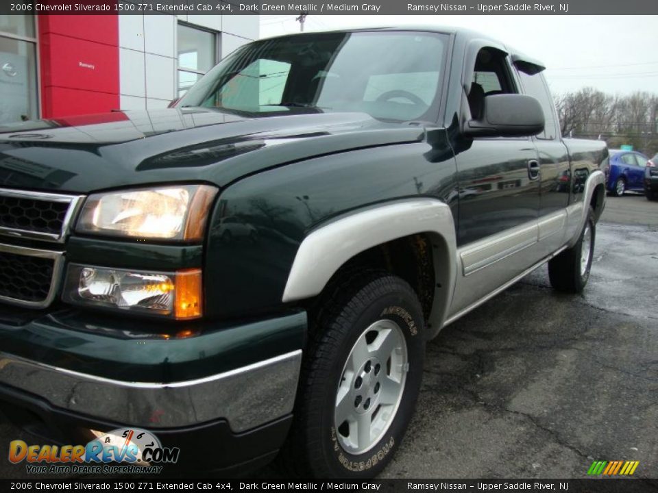 2006 Chevrolet Silverado 1500 Z71 Extended Cab 4x4 Dark Green Metallic / Medium Gray Photo #7