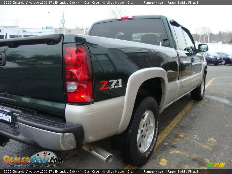 2006 Chevrolet Silverado 1500 Z71 Extended Cab 4x4 Dark Green Metallic / Medium Gray Photo #10