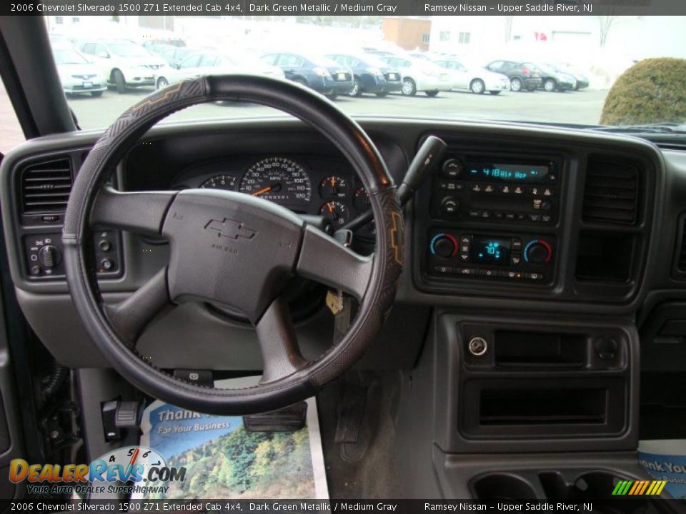 2006 Chevrolet Silverado 1500 Z71 Extended Cab 4x4 Dark Green Metallic / Medium Gray Photo #16