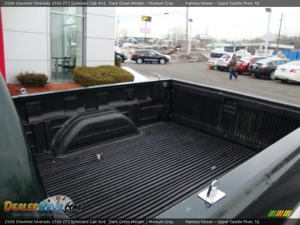 2006 Chevrolet Silverado 1500 Z71 Extended Cab 4x4 Dark Green Metallic / Medium Gray Photo #23