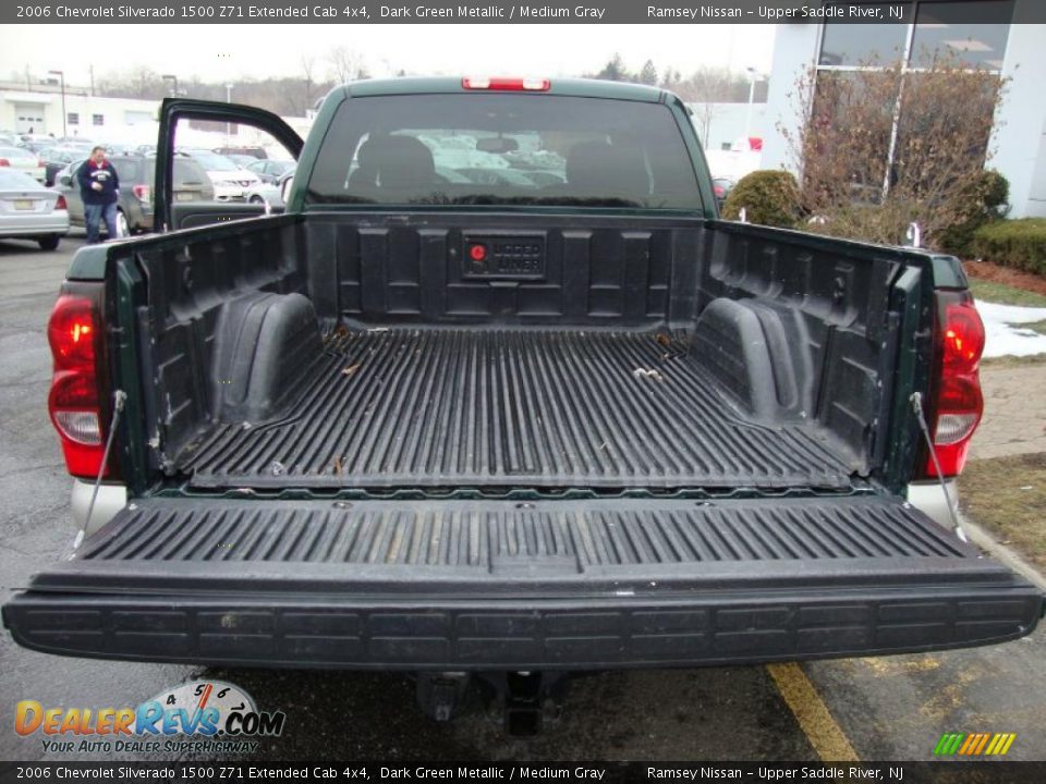 2006 Chevrolet Silverado 1500 Z71 Extended Cab 4x4 Dark Green Metallic / Medium Gray Photo #24