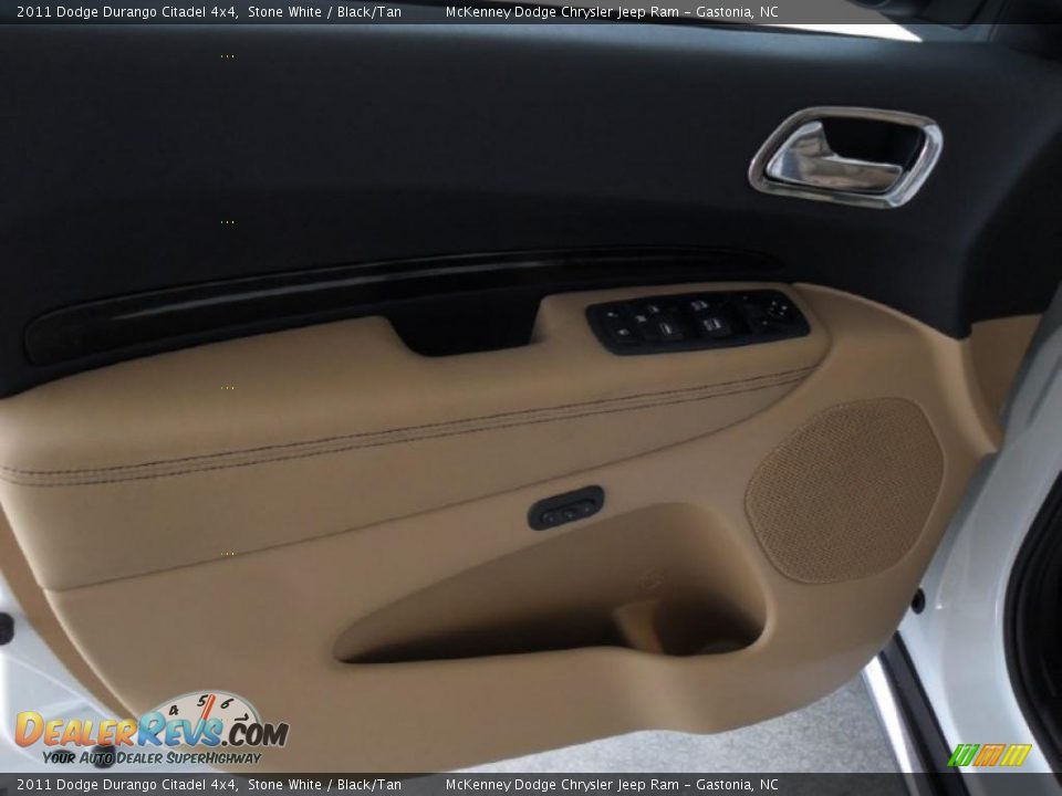 Door Panel of 2011 Dodge Durango Citadel 4x4 Photo #20