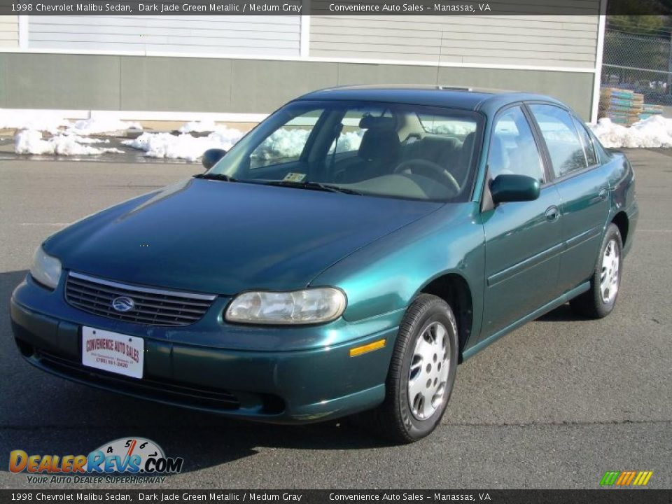 Front 3/4 View of 1998 Chevrolet Malibu Sedan Photo #4