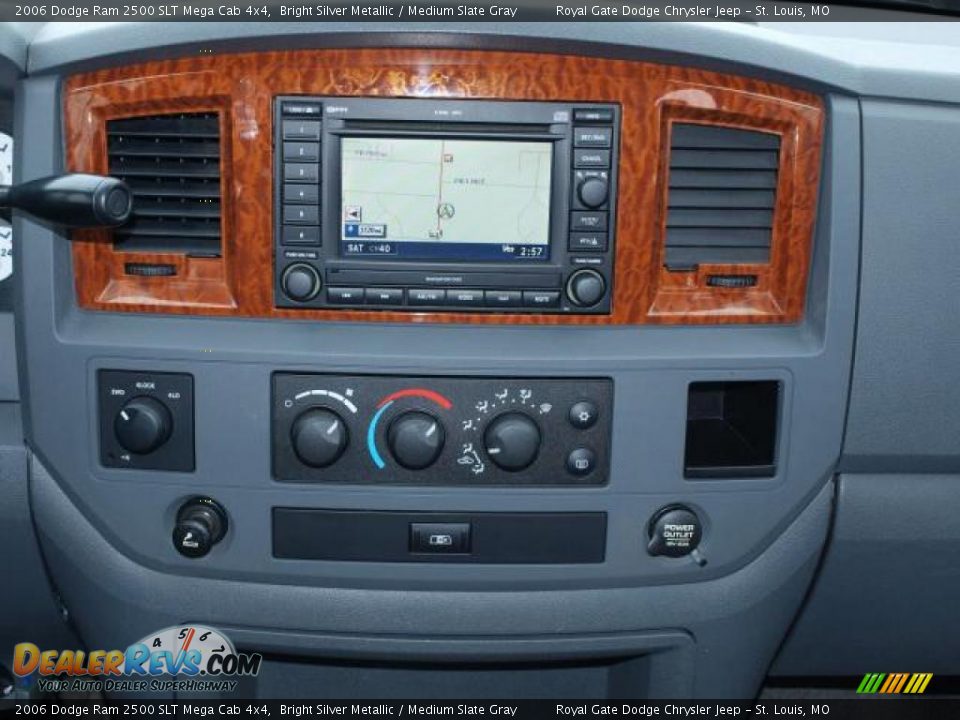 Controls of 2006 Dodge Ram 2500 SLT Mega Cab 4x4 Photo #12