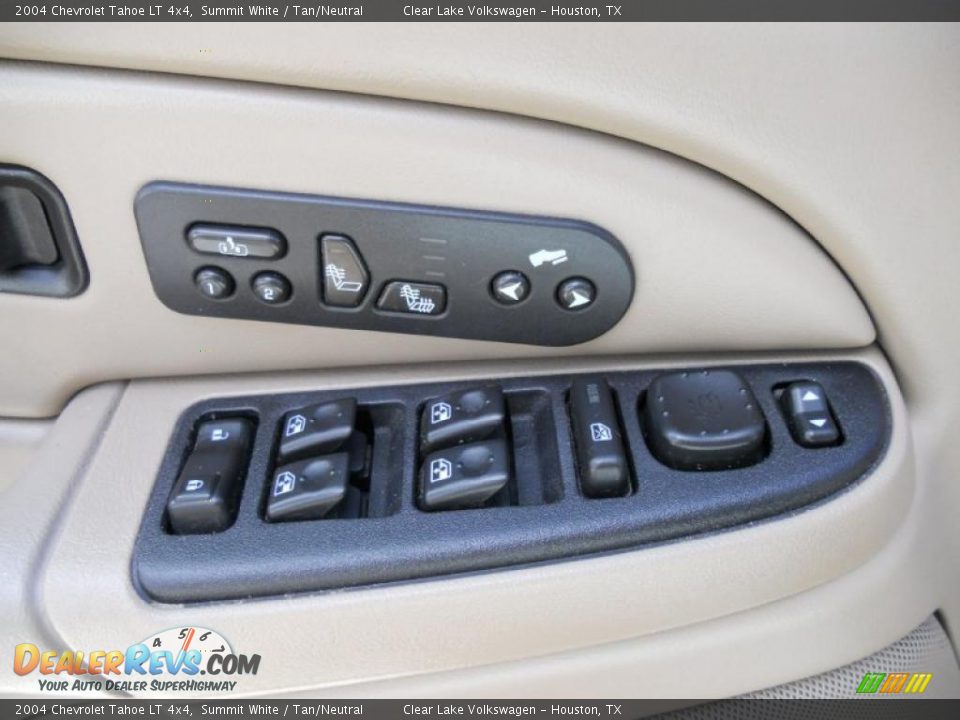 Controls of 2004 Chevrolet Tahoe LT 4x4 Photo #28