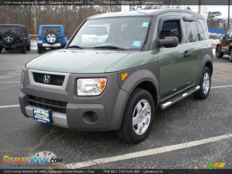 Front 3/4 View of 2004 Honda Element EX AWD Photo #1