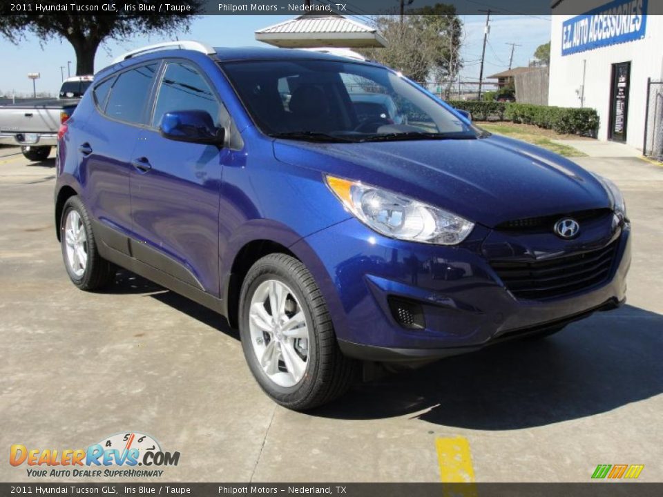 Front 3/4 View of 2011 Hyundai Tucson GLS Photo #1