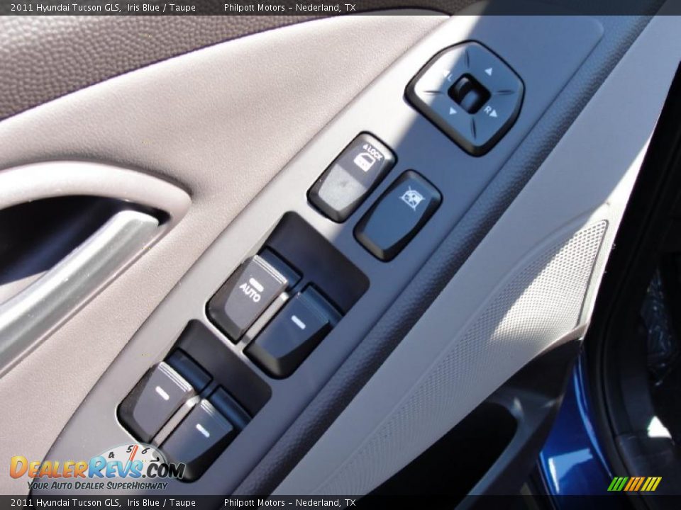 2011 Hyundai Tucson GLS Iris Blue / Taupe Photo #23