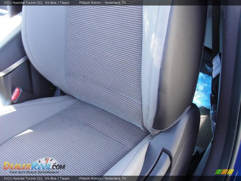 2011 Hyundai Tucson GLS Iris Blue / Taupe Photo #24