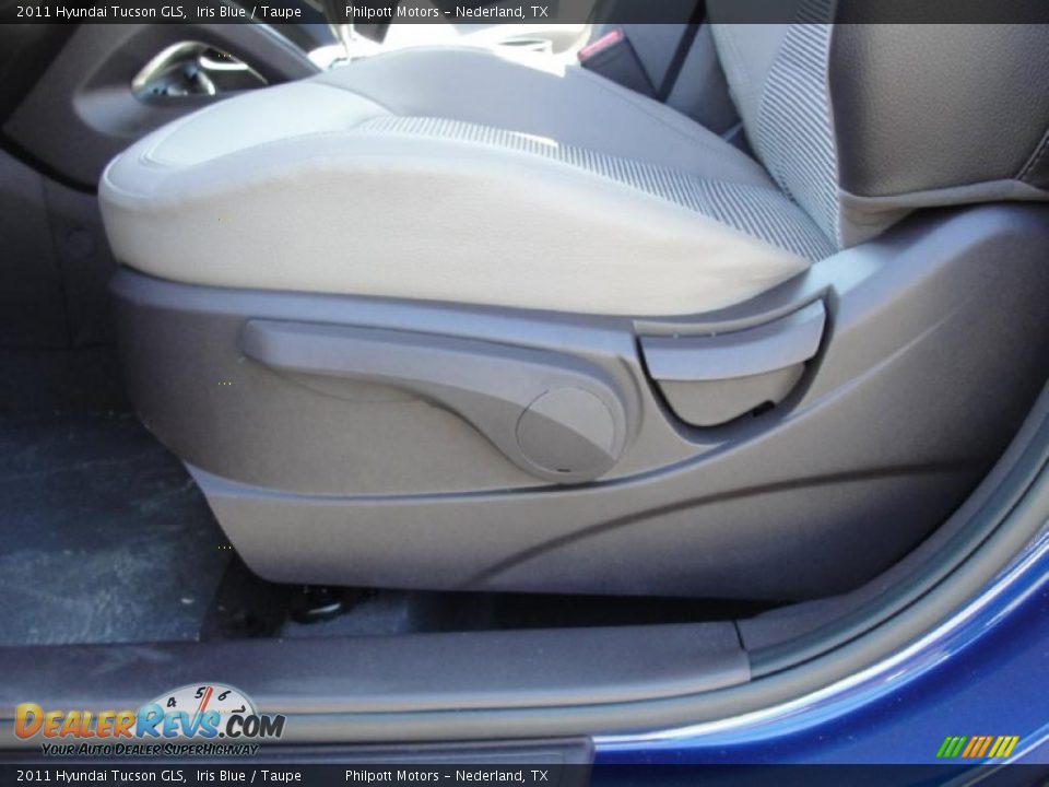 2011 Hyundai Tucson GLS Iris Blue / Taupe Photo #25