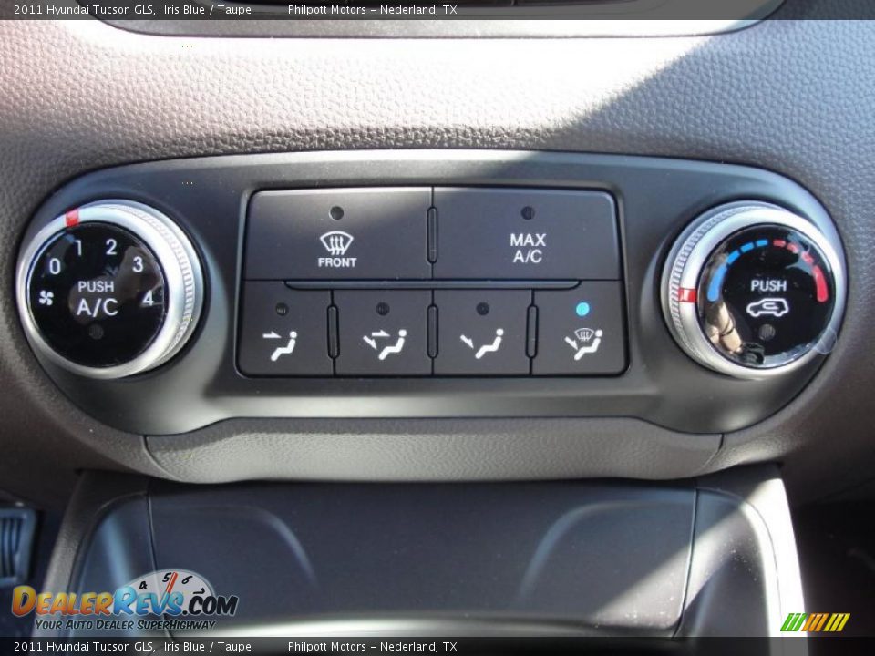 Controls of 2011 Hyundai Tucson GLS Photo #29