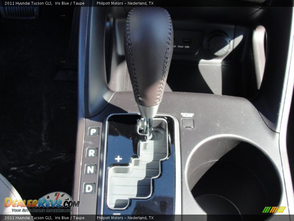 2011 Hyundai Tucson GLS Shifter Photo #31