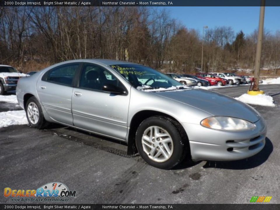 Front 3/4 View of 2000 Dodge Intrepid  Photo #1