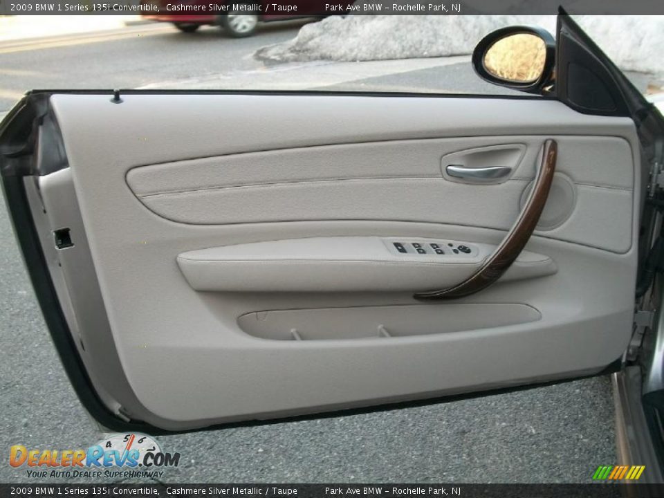 Door Panel of 2009 BMW 1 Series 135i Convertible Photo #9