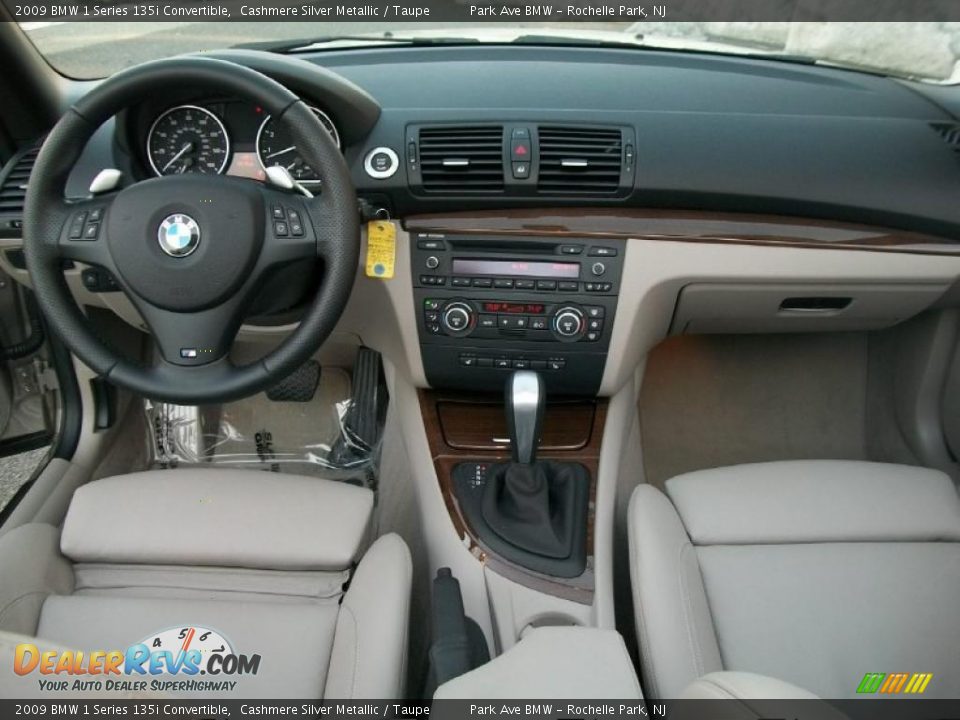 Dashboard of 2009 BMW 1 Series 135i Convertible Photo #14