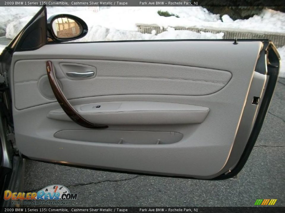 Door Panel of 2009 BMW 1 Series 135i Convertible Photo #23