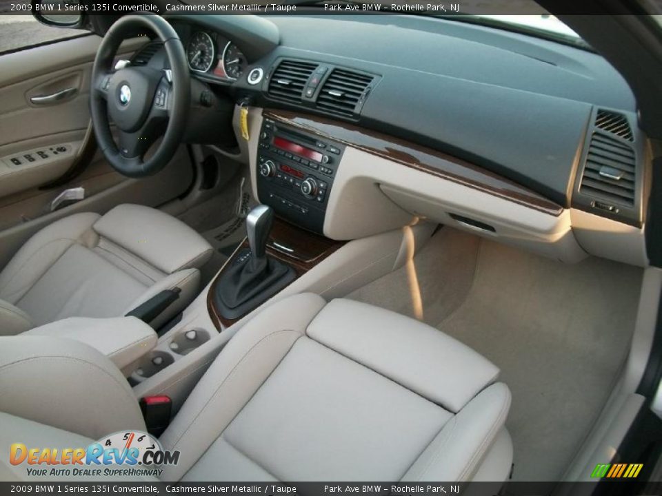 Dashboard of 2009 BMW 1 Series 135i Convertible Photo #25
