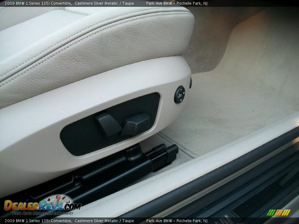 2009 BMW 1 Series 135i Convertible Cashmere Silver Metallic / Taupe Photo #26