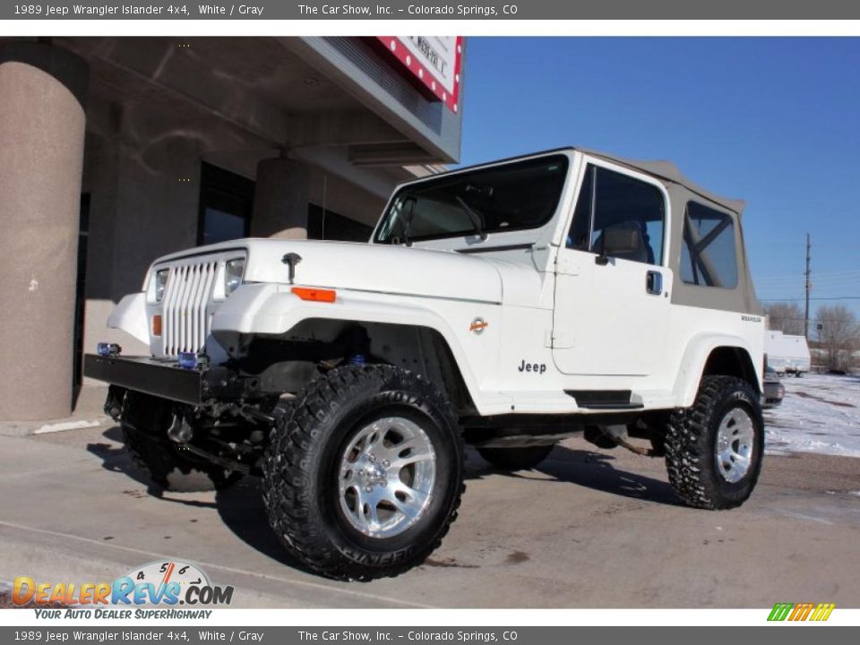 Front 3/4 View of 1989 Jeep Wrangler Islander 4x4 Photo #12