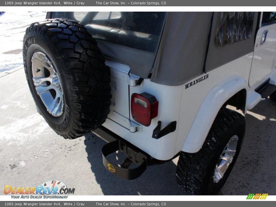 1989 Jeep Wrangler Islander 4x4 White / Gray Photo #15