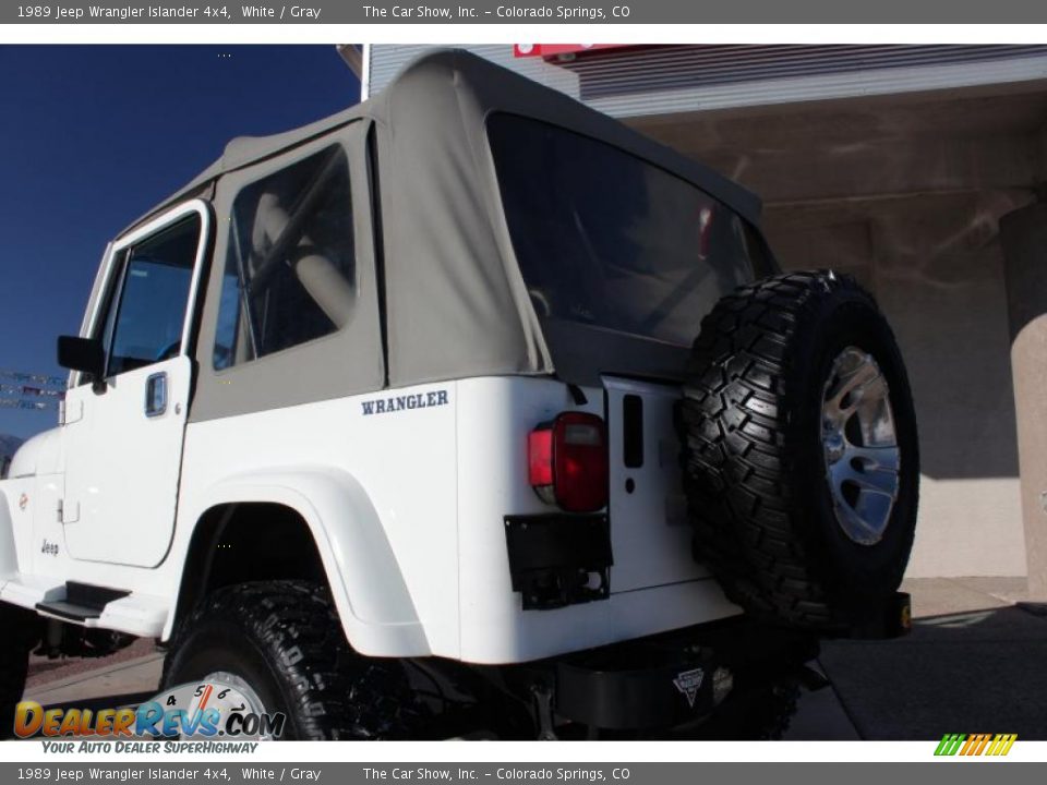 1989 Jeep Wrangler Islander 4x4 White / Gray Photo #16