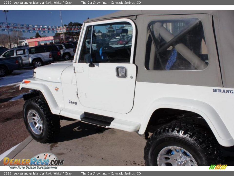 1989 Jeep Wrangler Islander 4x4 White / Gray Photo #17