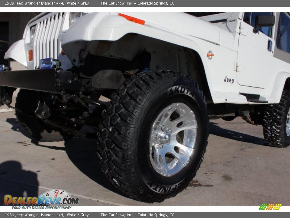 1989 Jeep Wrangler Islander 4x4 White / Gray Photo #18