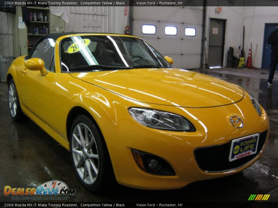 Front 3/4 View of 2009 Mazda MX-5 Miata Touring Roadster Photo #14