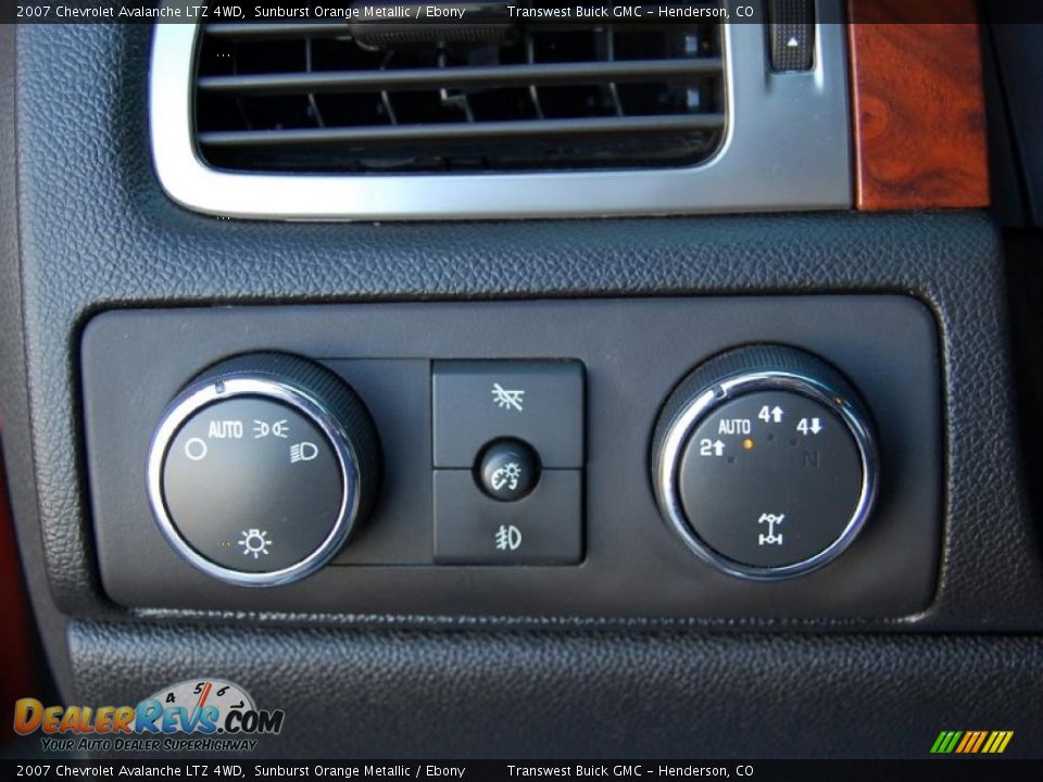 2007 Chevrolet Avalanche LTZ 4WD Sunburst Orange Metallic / Ebony Photo #12