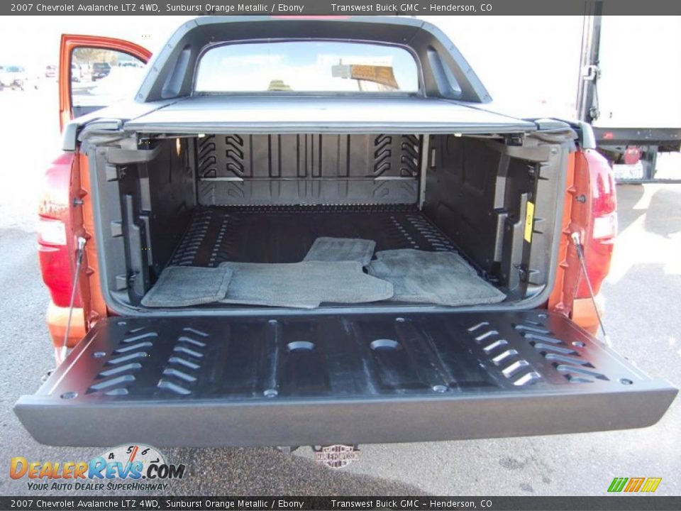 2007 Chevrolet Avalanche LTZ 4WD Sunburst Orange Metallic / Ebony Photo #21