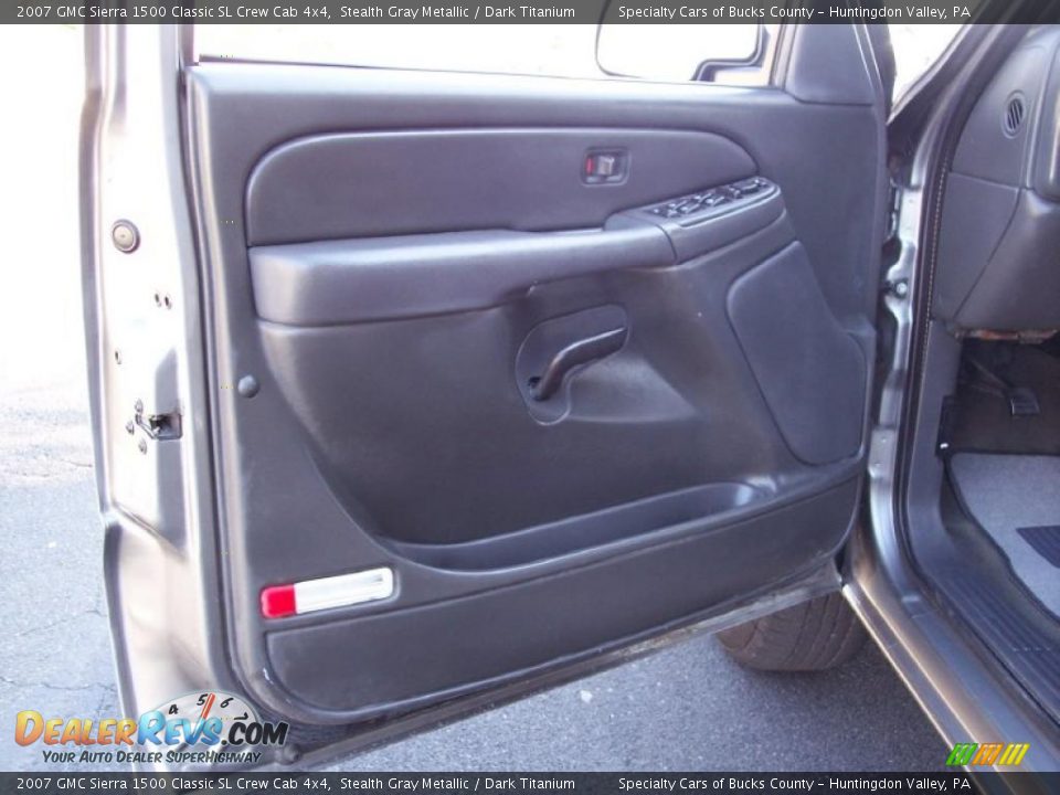 Door Panel of 2007 GMC Sierra 1500 Classic SL Crew Cab 4x4 Photo #36