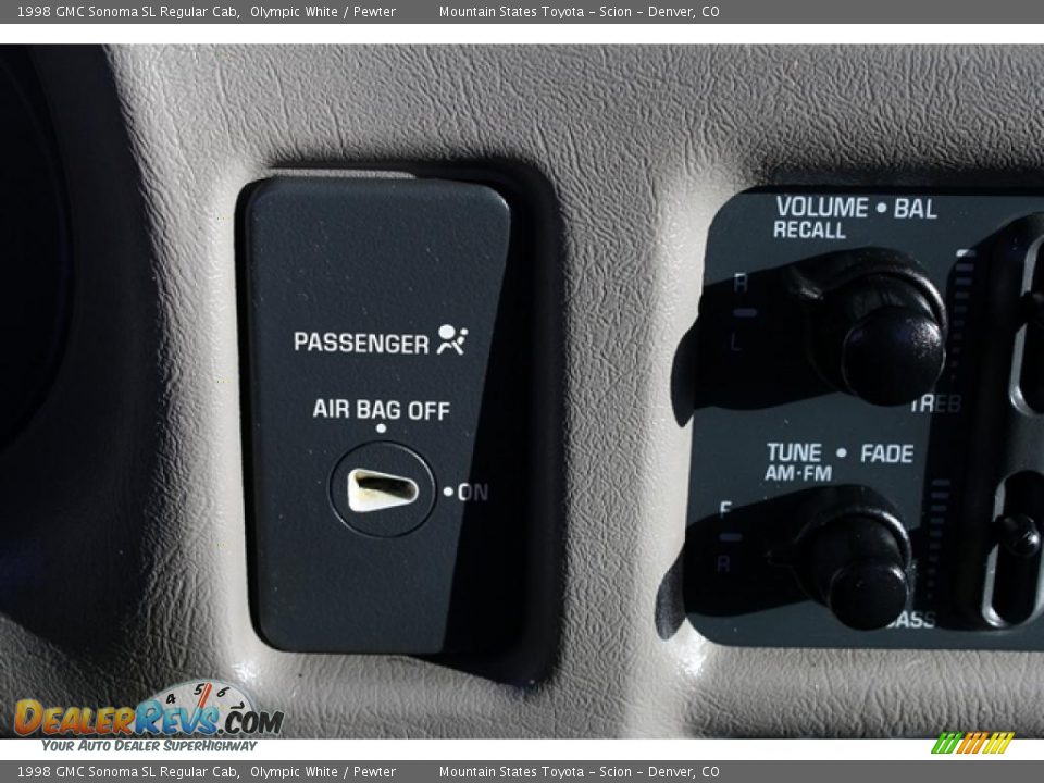 1998 GMC Sonoma SL Regular Cab Olympic White / Pewter Photo #14