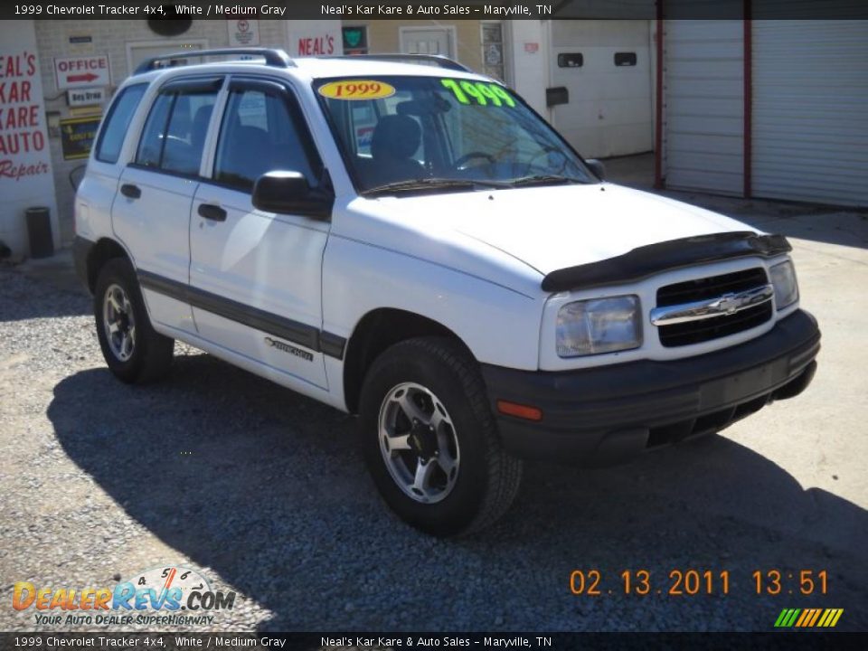 1999 Chevrolet Tracker 4x4 White / Medium Gray Photo #3