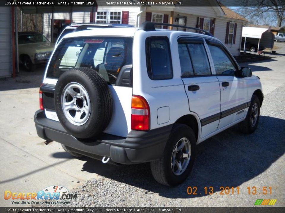 White 1999 Chevrolet Tracker 4x4 Photo #4