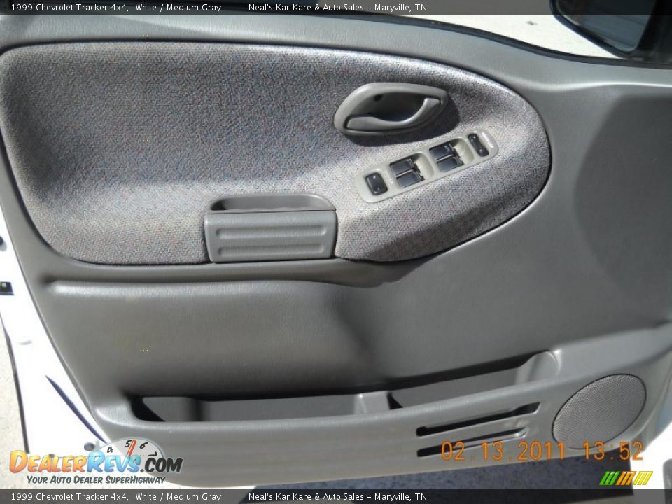 Door Panel of 1999 Chevrolet Tracker 4x4 Photo #15