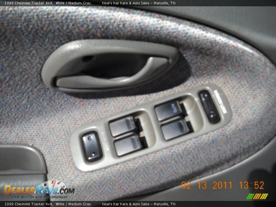 1999 Chevrolet Tracker 4x4 White / Medium Gray Photo #16