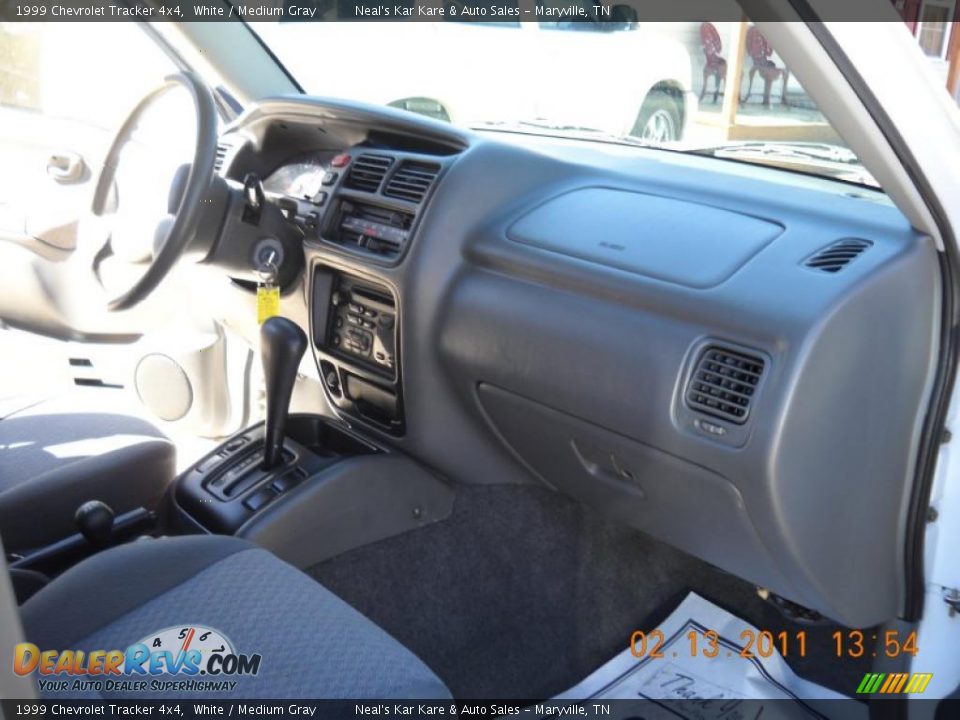 1999 Chevrolet Tracker 4x4 White / Medium Gray Photo #29
