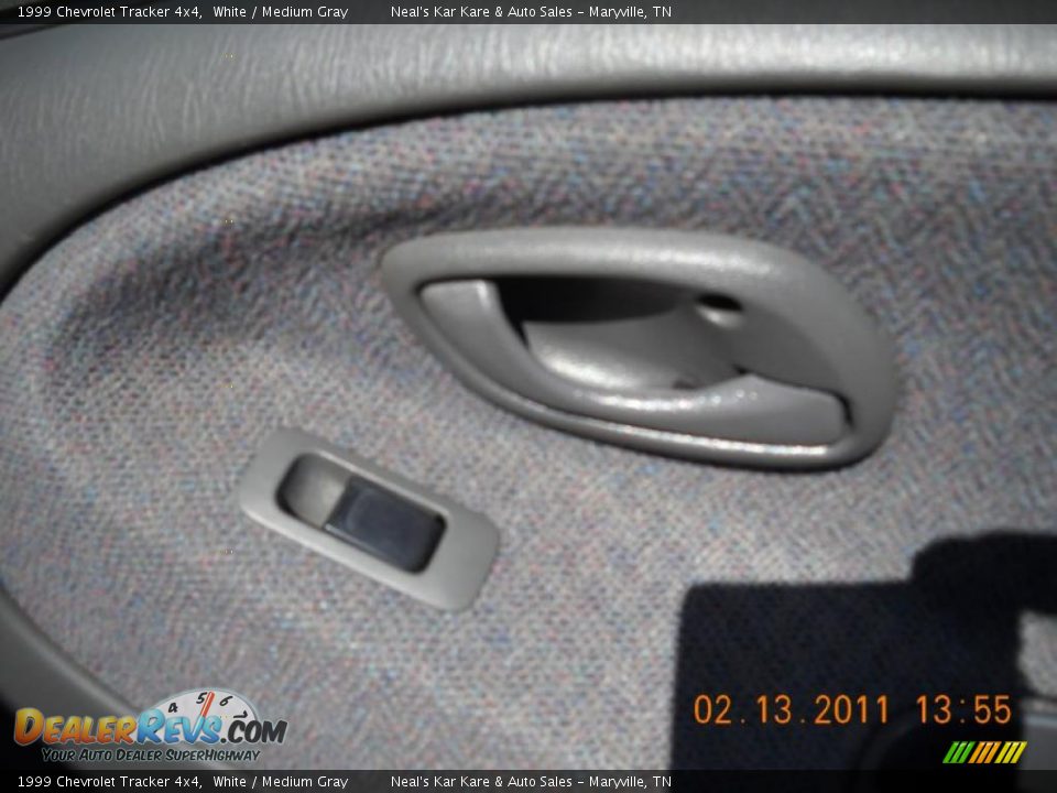 1999 Chevrolet Tracker 4x4 White / Medium Gray Photo #30