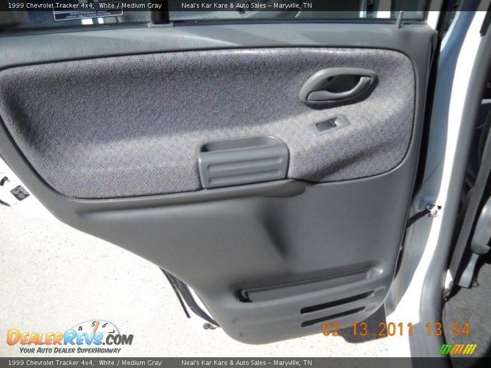 1999 Chevrolet Tracker 4x4 White / Medium Gray Photo #34