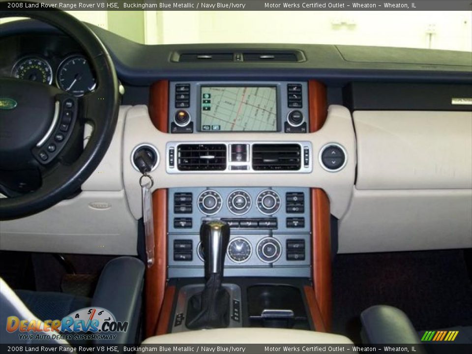 Controls of 2008 Land Rover Range Rover V8 HSE Photo #15