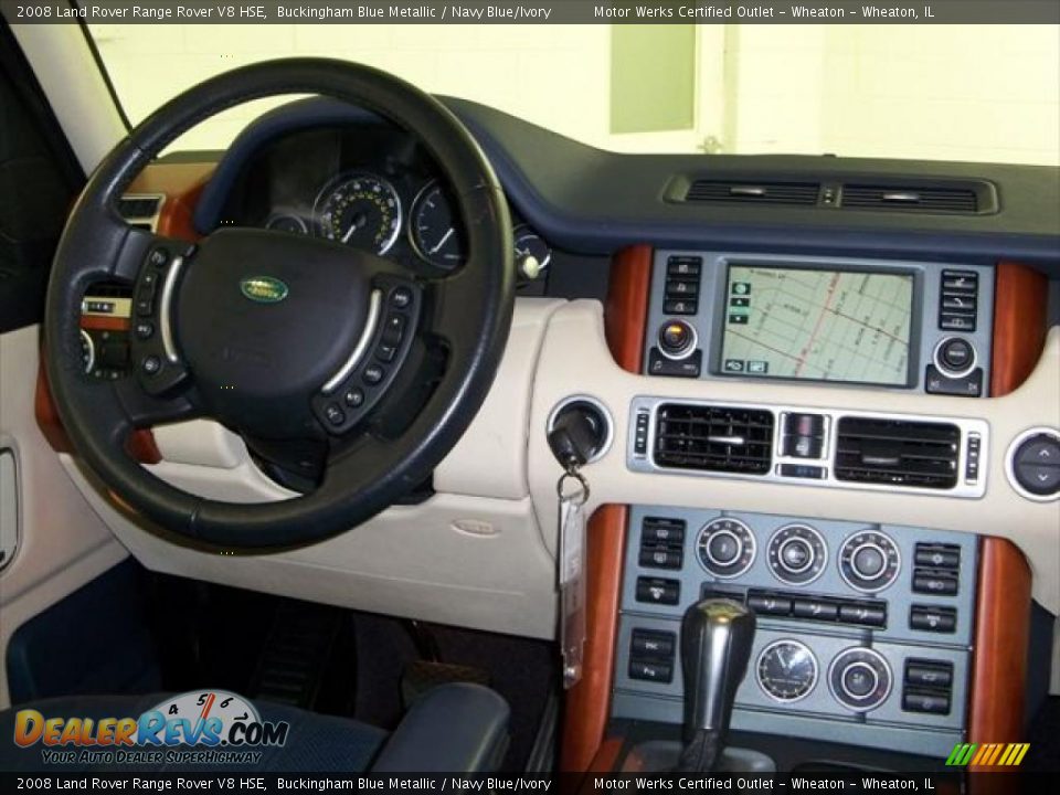 Controls of 2008 Land Rover Range Rover V8 HSE Photo #16