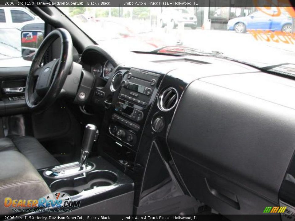 Dashboard of 2006 Ford F150 Harley-Davidson SuperCab Photo #14