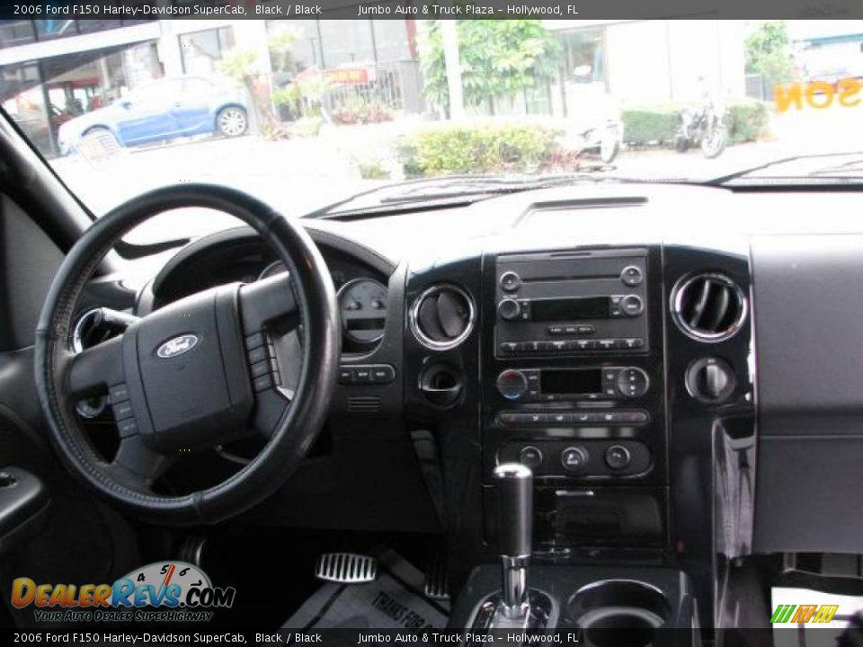 Dashboard of 2006 Ford F150 Harley-Davidson SuperCab Photo #17