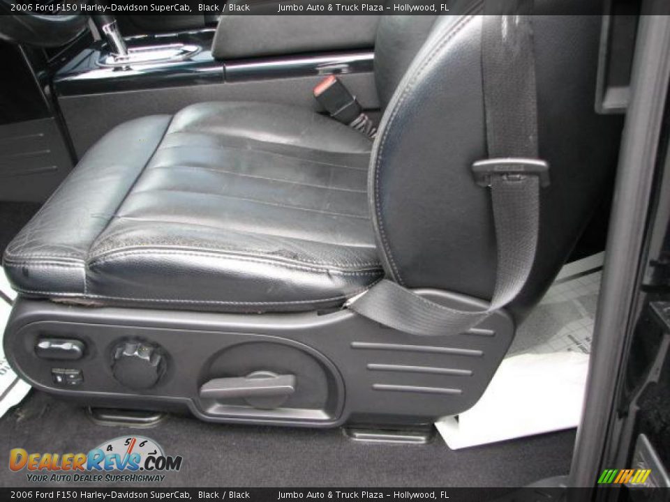 Black Interior - 2006 Ford F150 Harley-Davidson SuperCab Photo #24